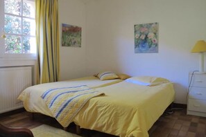 3 bedrooms, iron/ironing board