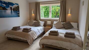 4 bedrooms, iron/ironing board, free WiFi, bed sheets