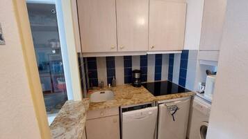 Réfrigérateur, micro-ondes, four, lave-vaisselle