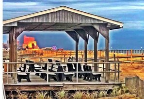 Outdoor dining - Ventnor large home in a quiet area by Margate border and close to AC Casinos.  (Ventnor City)