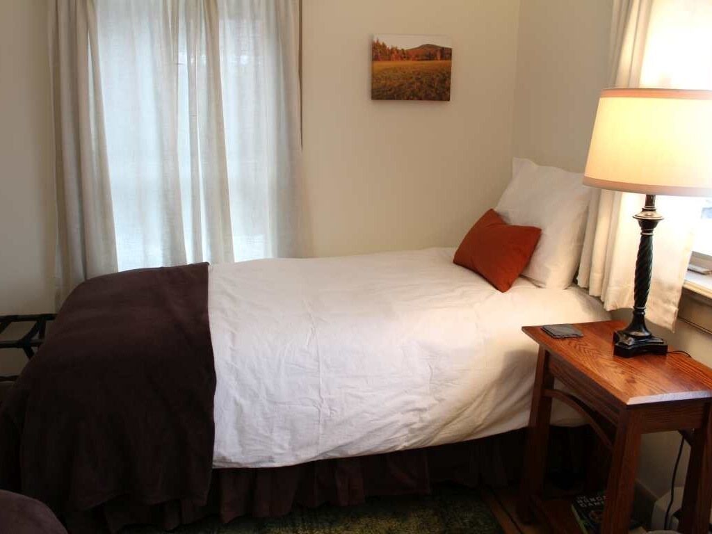 3 bedrooms, WiFi (free), bed sheets