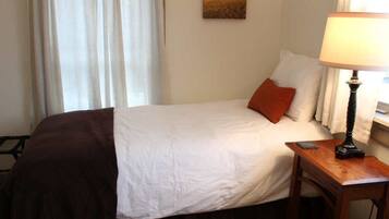 3 bedrooms, WiFi (free), bed sheets