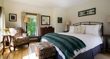 Forest Suite - 2 OR 3 Rooms + Bath