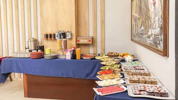 Free daily buffet breakfast