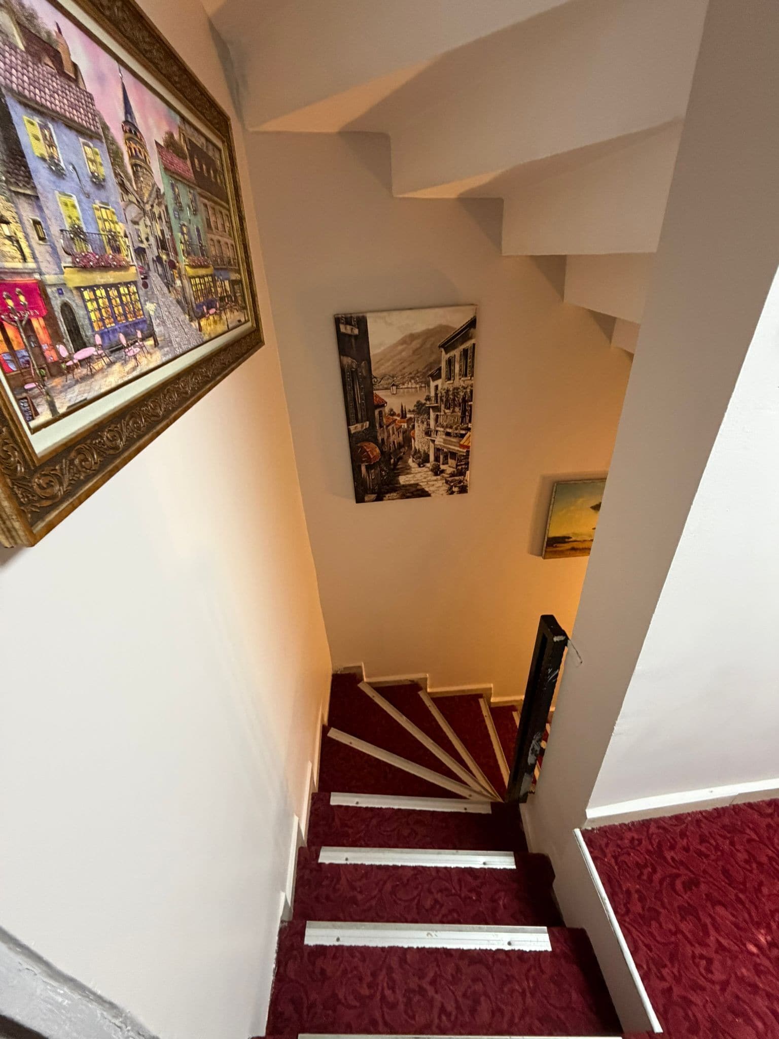 Handrails in hallways