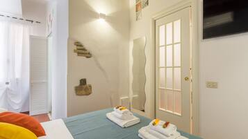 2 habitaciones, tabla de planchar con plancha y cuna de viaje