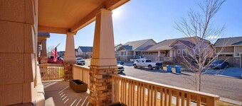 Buffalo Run ! 4 Bed/ 3 bath, Sleeps 12, pet friendly, 25 min to downtown Denver!