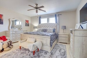 4 dormitorios, tabla de planchar con plancha, cuna de viaje