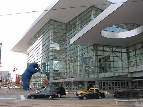 4 Bed/3 Bath, Sleeps 12! 20 min DIA, Pets-Large yard; Great for Families!