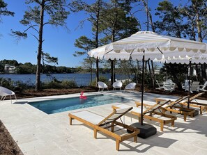 Piscina all'aperto, una piscina riscaldata