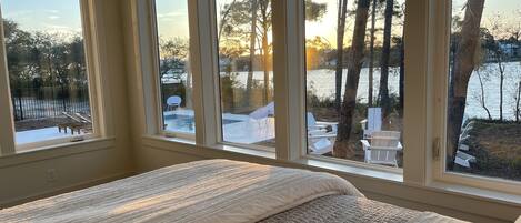 5 Schlafzimmer, Schreibtisch, Bügeleisen/Bügelbrett, Reisekinderbett