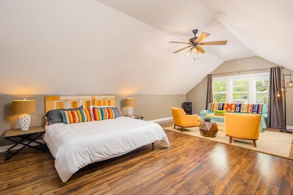 4 bedrooms, desk, iron/ironing board, WiFi