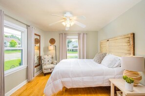 4 bedrooms, desk, iron/ironing board, WiFi