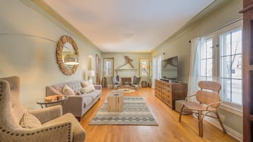 Télévision, baby-foot, espaces bureaux