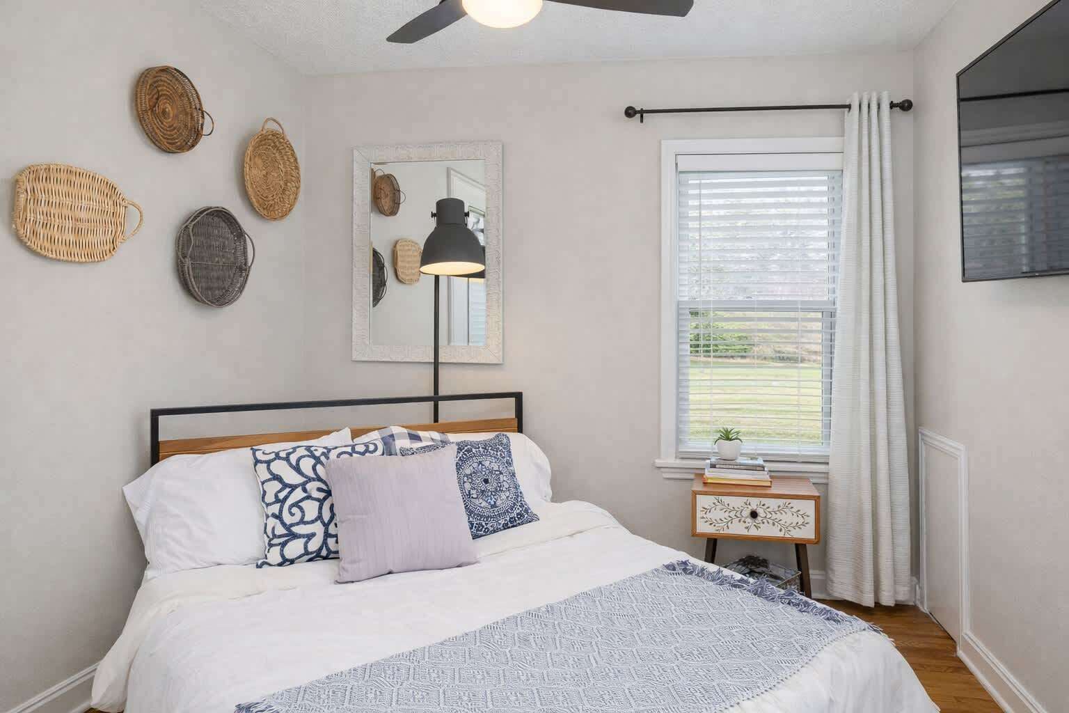 1 habitación, escritorio, tabla de planchar con plancha y wifi 