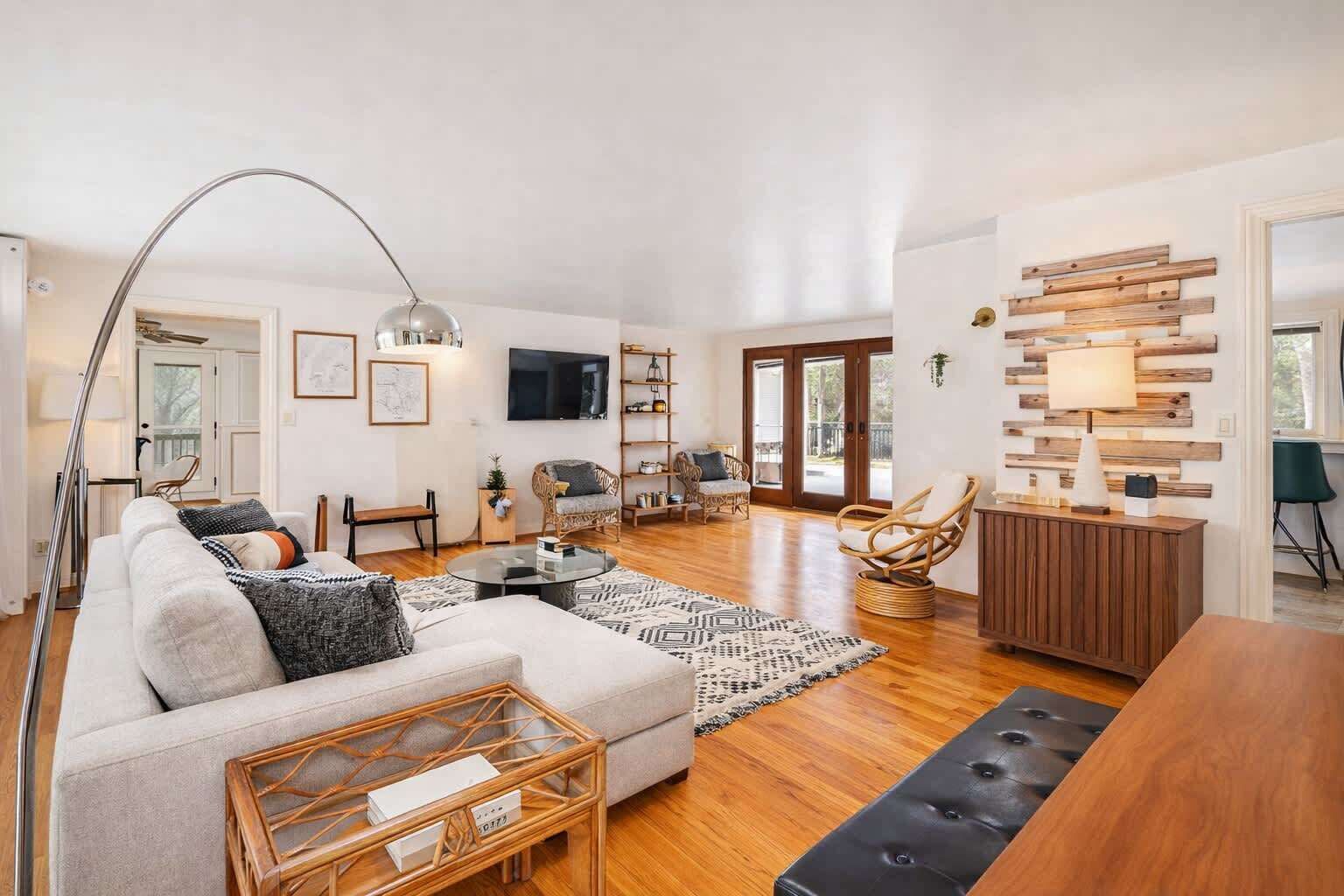 TV, fireplace, offices
