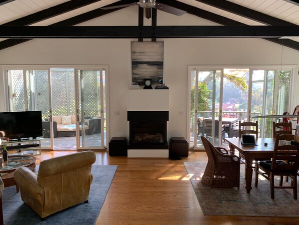 Smart-TV, Kamin, Drucker