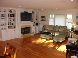 TV, DVD player, books, stereo