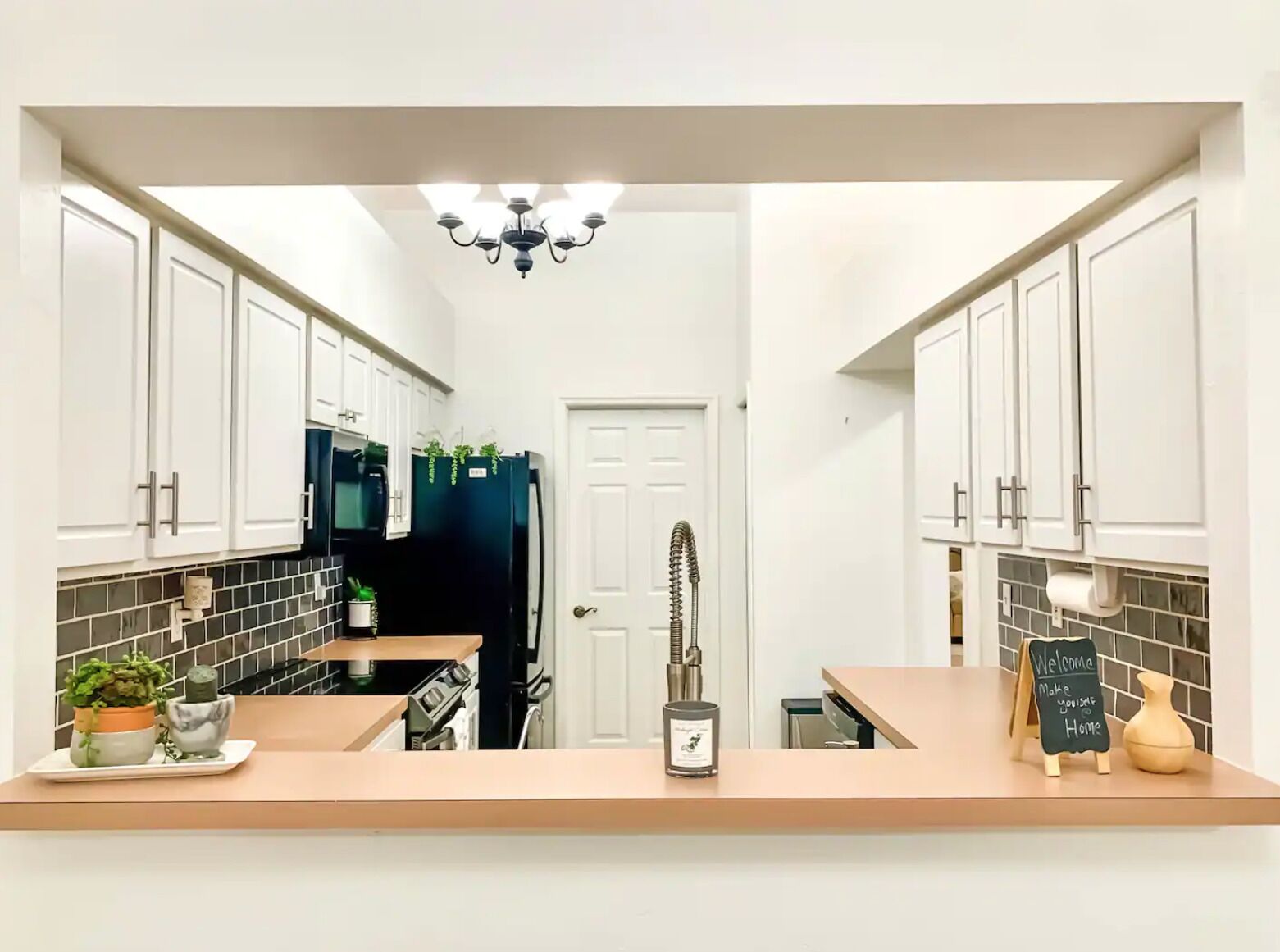 Jääkaappi, mikroaaltouuni, uuni, astianpesukone