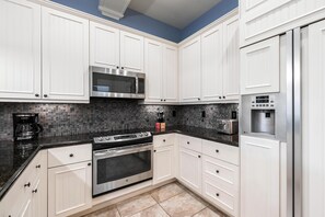 Fridge, microwave, oven, stovetop - Includes Mauna Lani Beach Club Pass. Kulalani 1805 (Mauna Lani Resort)