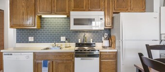 NO Cleaning Fees! Ground Level! Very Clean!! Close to attractions!!