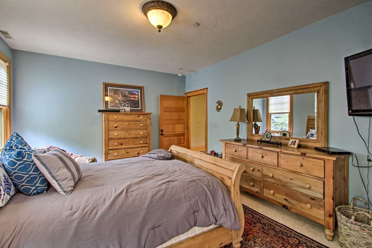 LAKEFRONT WITH MOVIE THEATRE AND DOCK ALTON BAY NH 