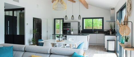 TV connectée, lecteur de DVD, livres, médiathÚque