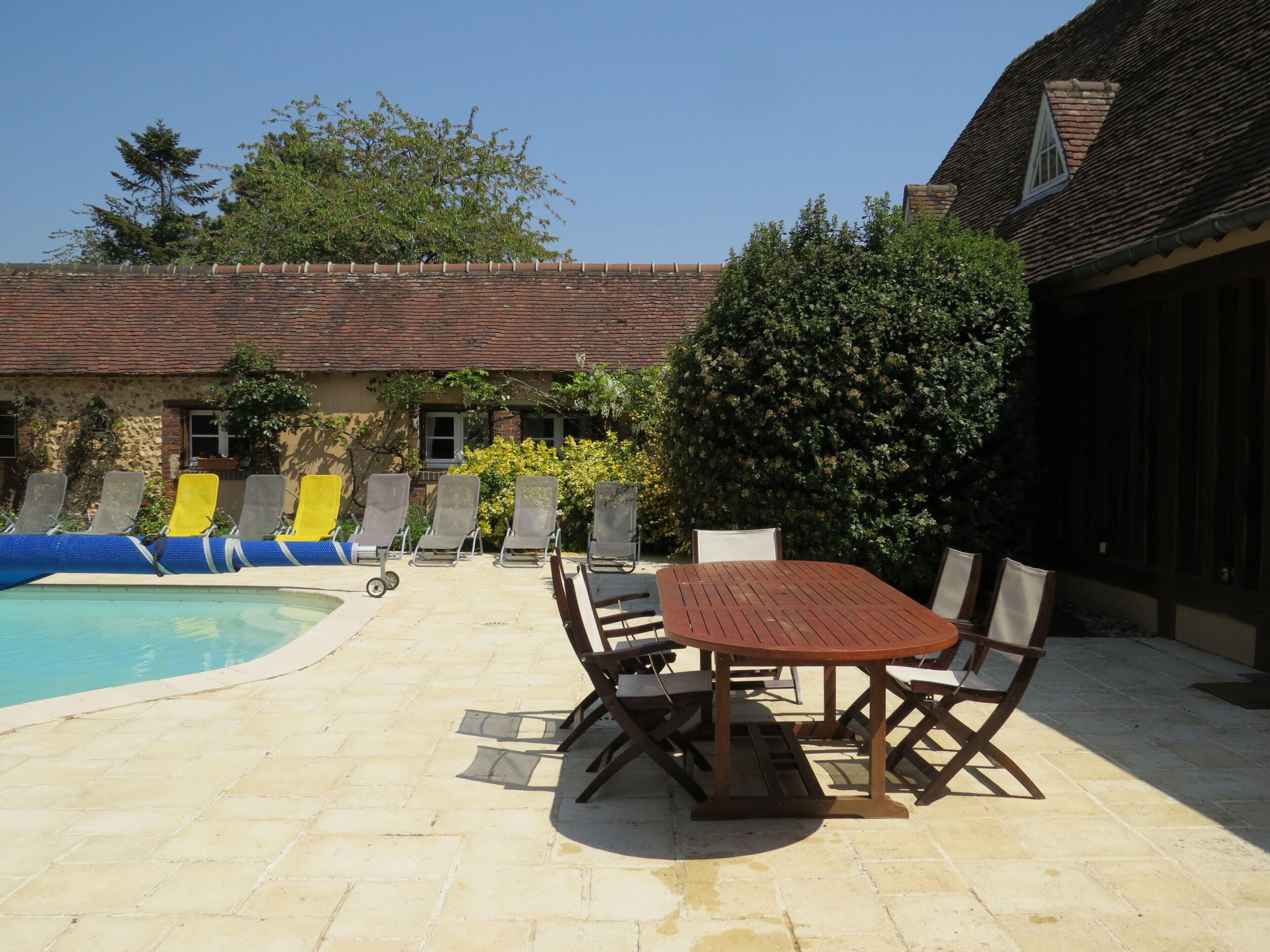 حمّام سباحة خارجي، حمّام سباحة مُدفَّأ