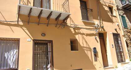 Agrigento Centre - 1-bed Apartment - Sleeps 4