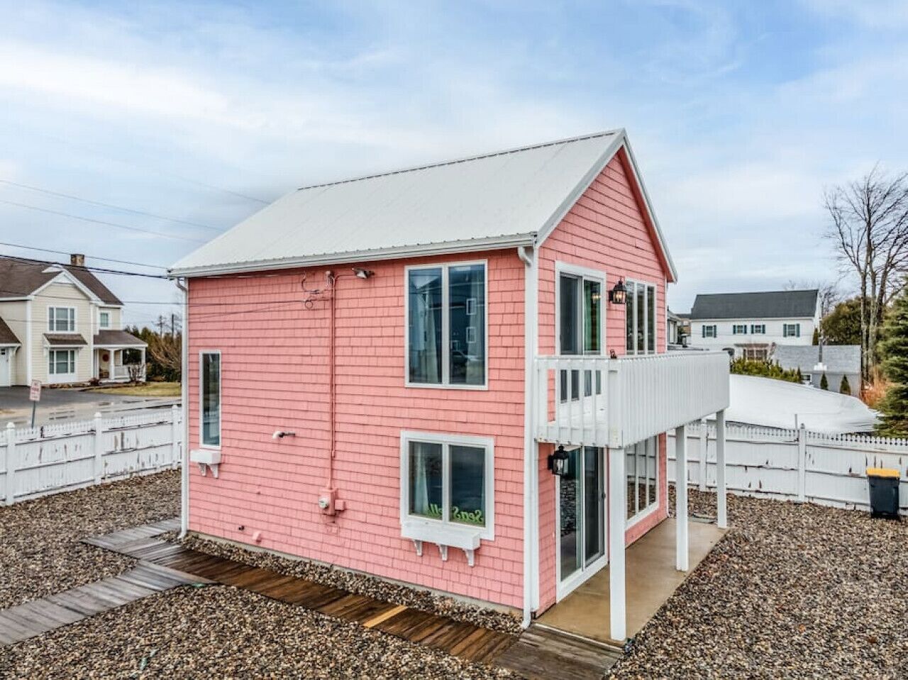 Pine Point Beach Home| Fire Pit| Walk To Beach