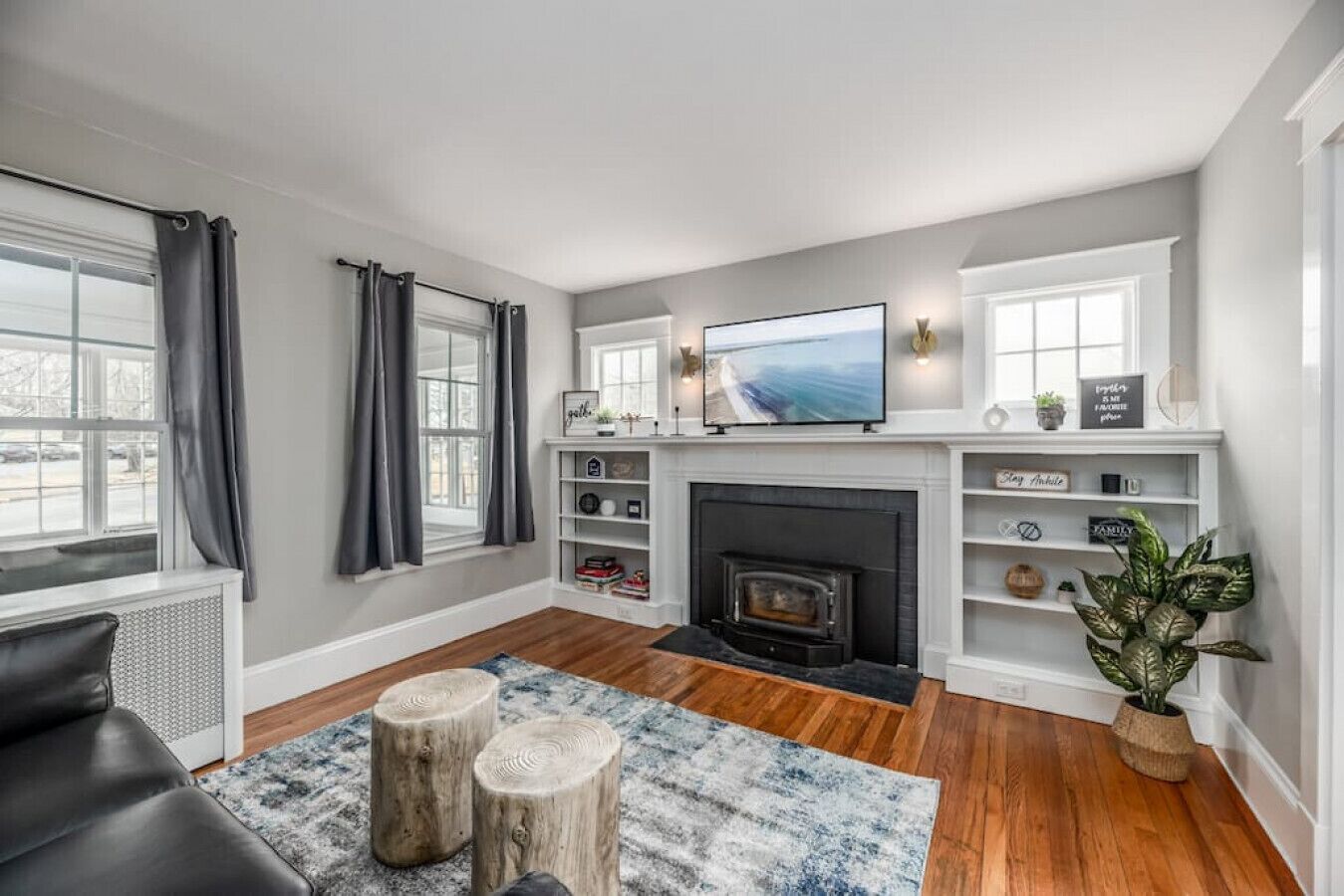 UXURY 3 BD HOME | SLEEPS 8 | LARGE BACKYARD