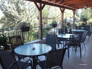 每日供應自助早餐 (每人 ILS40)