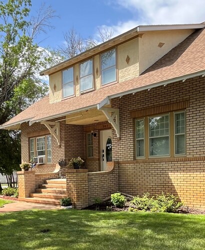 A quaint Bed & Breakfast in a historic home in Choteau, MT.