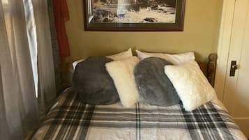 3 bedrooms, travel crib, free WiFi, bed sheets