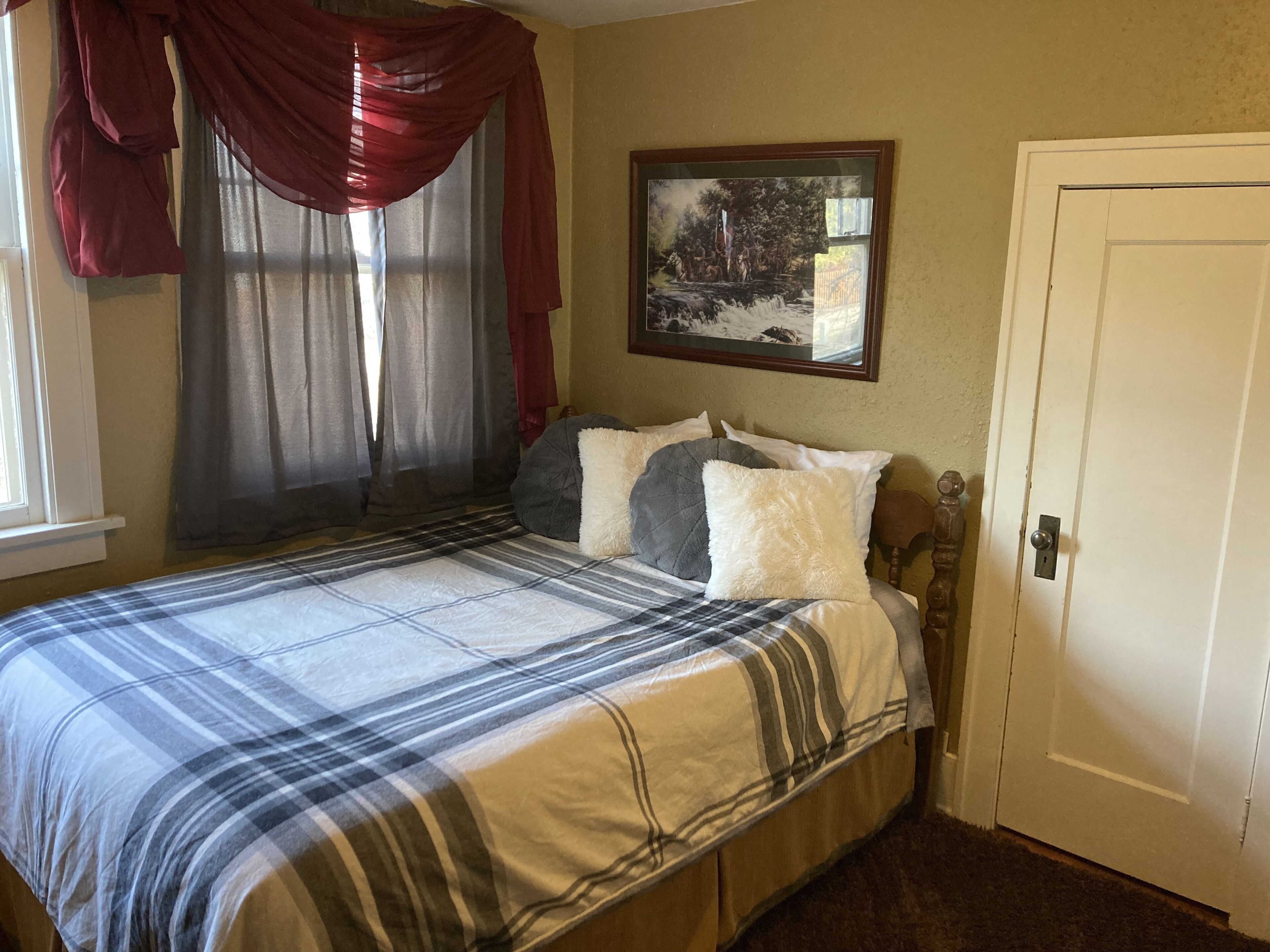 3 bedrooms, travel crib, free WiFi, bed sheets