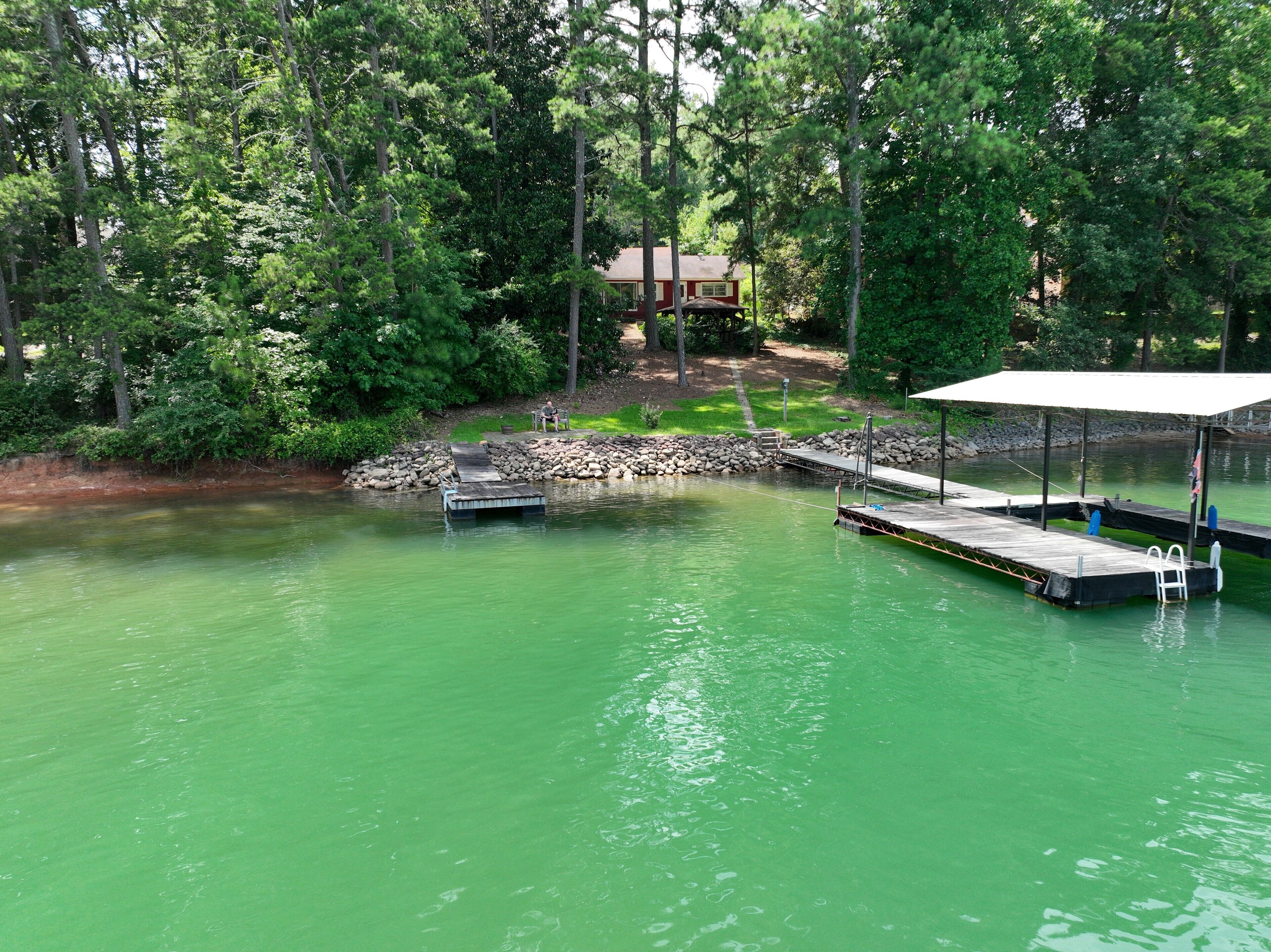 TheRedCottage /lakefront /PRIVATE DOCKs/FREE KAYAKS