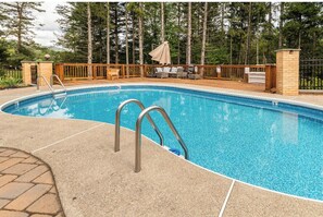 A heated pool - La Maison | Heated Pool • Hot Tub • Ski • Games (Stroudsburg)