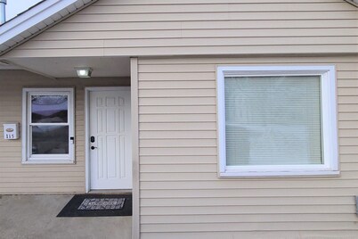 Family Friendly unit in walkable Down Town Osseo