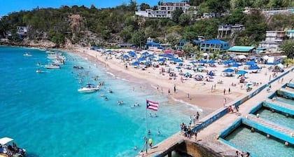 "Tranquil Oasis: Spacious 4-Bed/3-Bath Beach House Just 3 Minutes from Paradise!