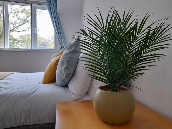 2 bedrooms, iron/ironing board, WiFi, bed sheets - Entire 2 bed apartment Hemel Hempstead | Free parking (Hemel Hempstead)