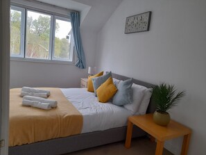 2 habitaciones, tabla de planchar con plancha, wifi y ropa de cama