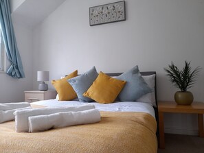 2 bedrooms, iron/ironing board, WiFi, bed sheets - Entire 2 bed apartment Hemel Hempstead | Free parking (Hemel Hempstead)