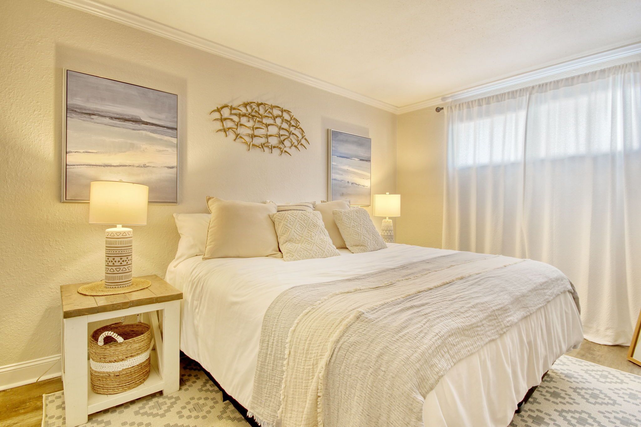 Cozy Beach Condo 💛 Oceanside Views, King Bed, Hot Tub and Pool (Indoor/Outdoor)