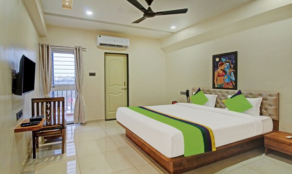 Standard Room | Desk, iron/ironing board