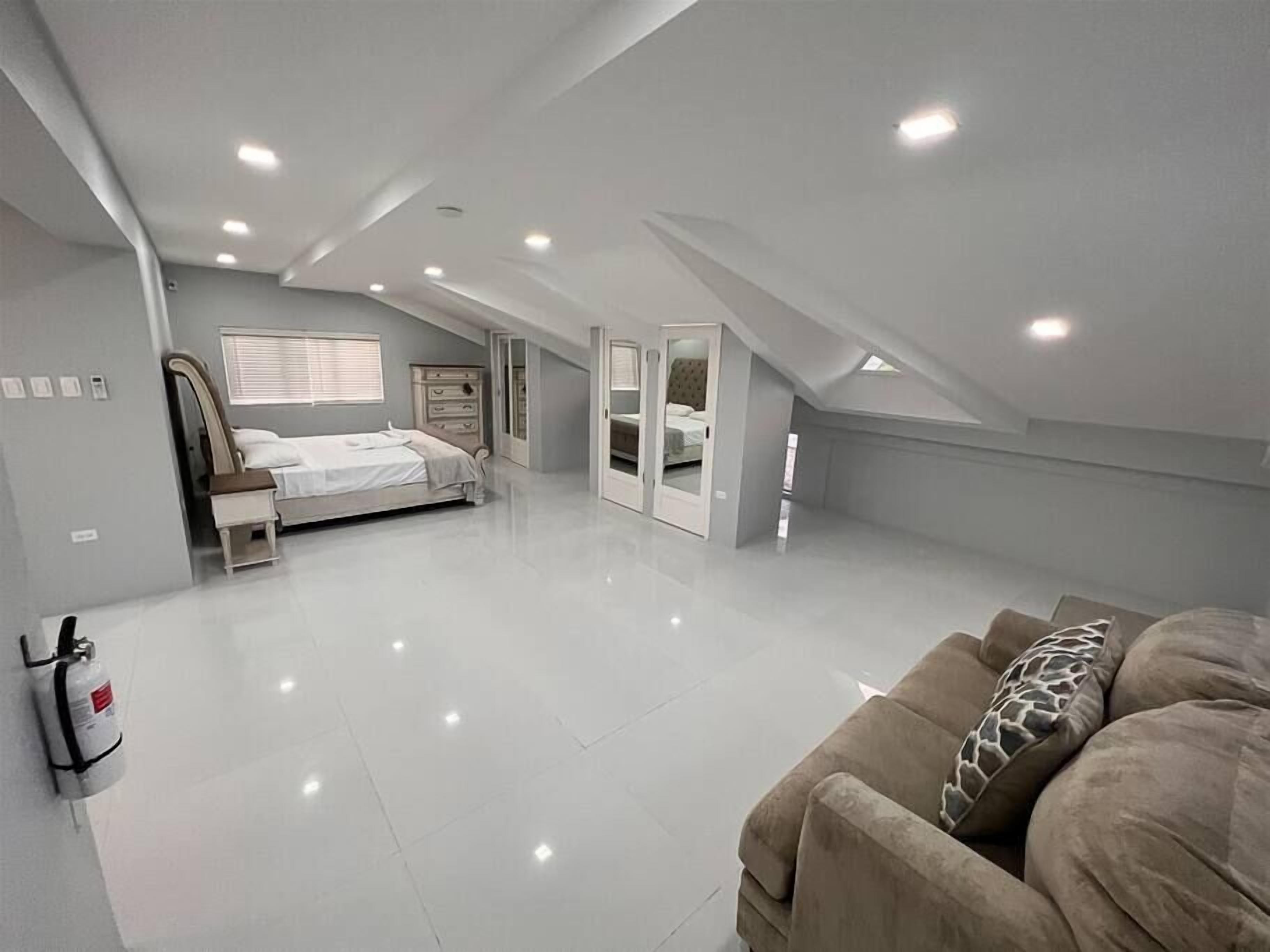 Jacuzzi Loft and  Pool Glencoe Townhome in Diego Martin, Trinidad and Tobago