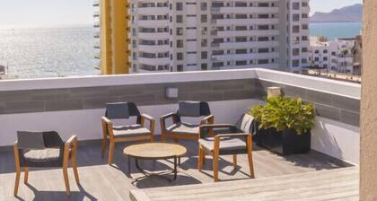 Comfortable with pool/near the beach by Gpsrentas