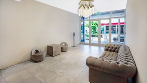 Front of property - Contemporary Apartment Hollywood (Hollywood)