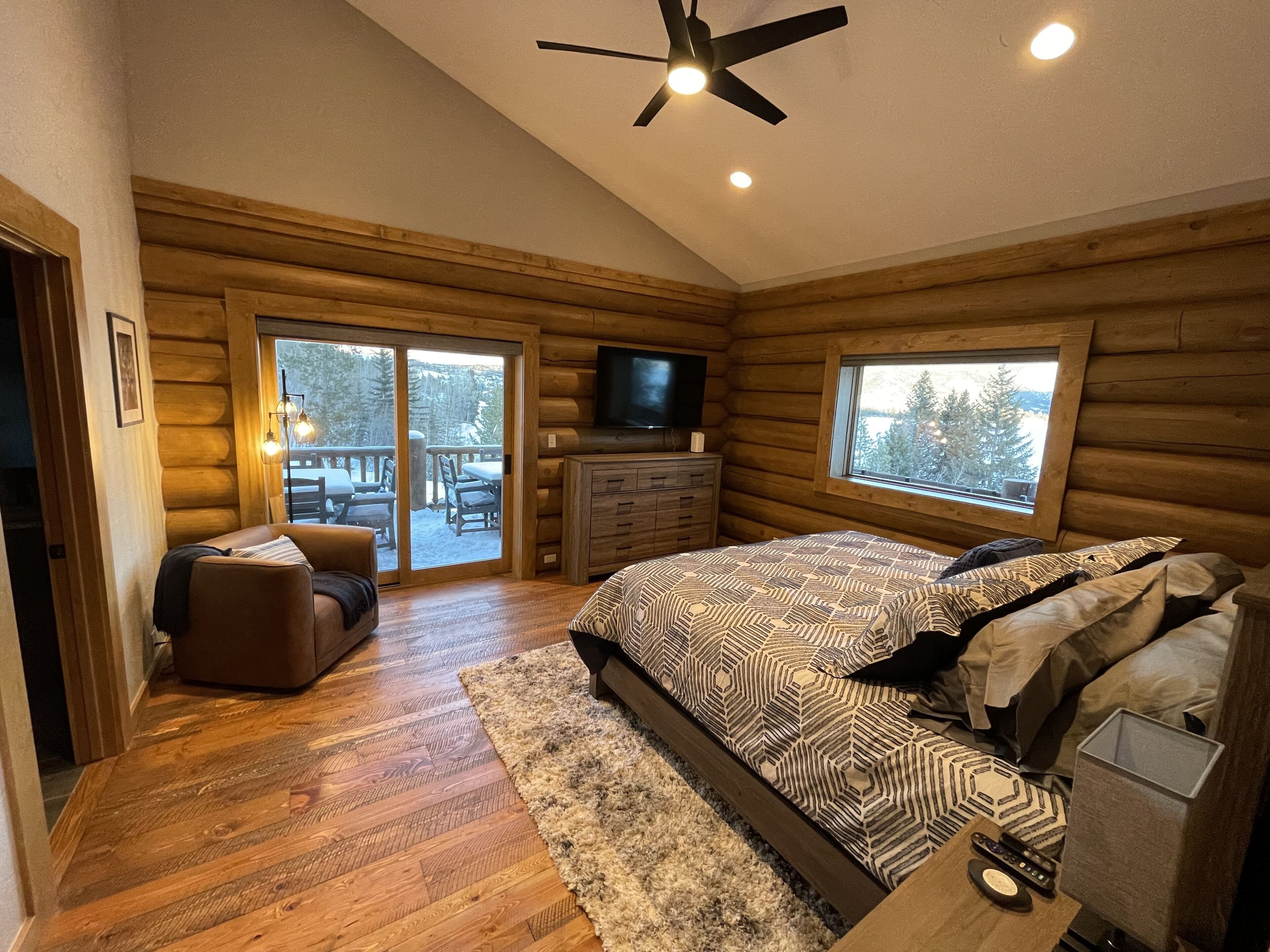 5 bedrooms, iron/ironing board, travel crib, free WiFi