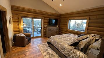 5 bedrooms, iron/ironing board, travel crib, free WiFi