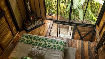 Cabane Deluxe, plusieurs lits, non-fumeurs, vue montagne | Literie de qualité supérieure, couette en duvet d'oie, minibar